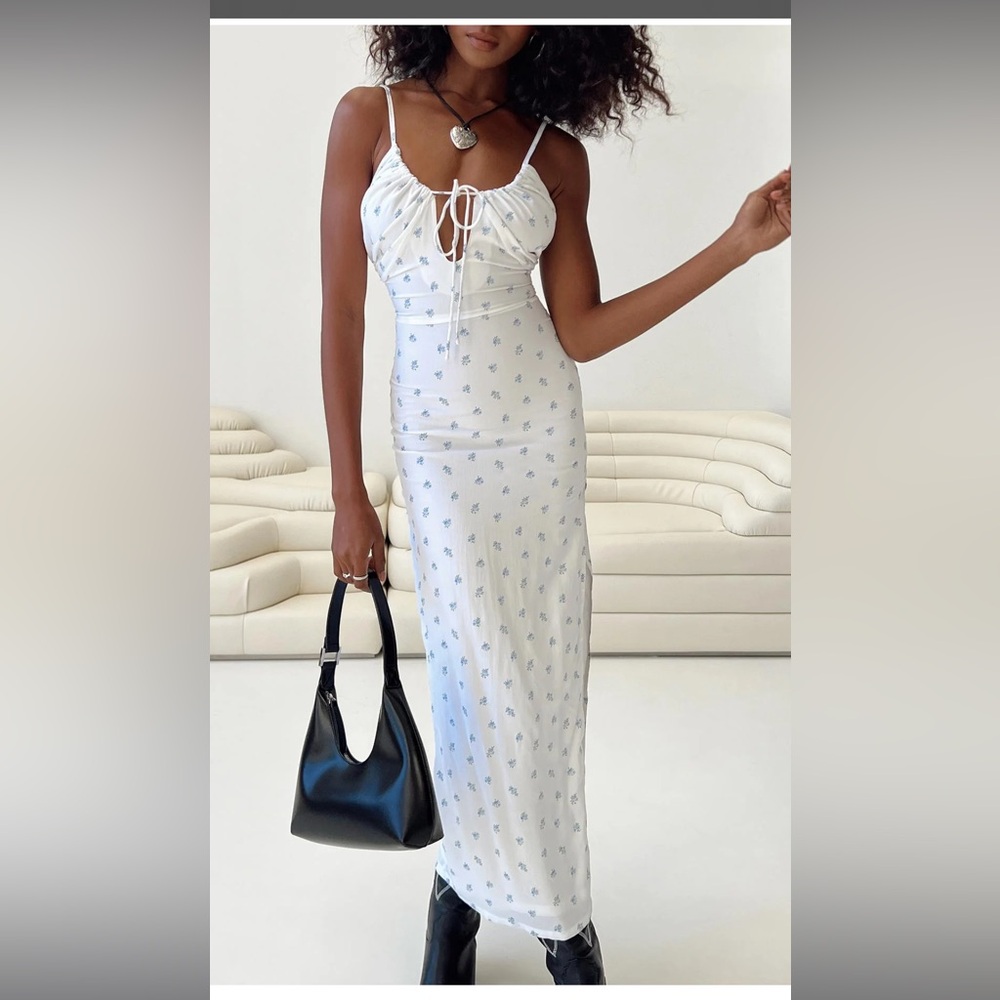 Beautiful blue floral sundress.